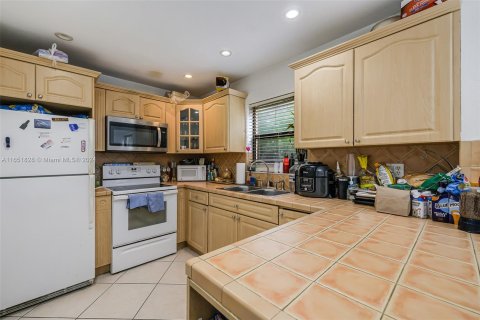 Condo in Hialeah, Florida, 3 bedrooms  № 1348036 - photo 3