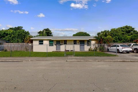 Commercial property in Miami, Florida 120.77 sq.m. № 1356631 - photo 16