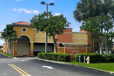 Propiedad comercial en venta en Miami, Florida, 120.77 m2 № 1356631 - foto 28