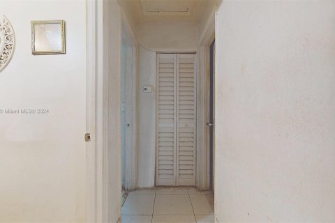 Immobilier commercial à vendre à Miami, Floride: 120.77 m2 № 1356631 - photo 12