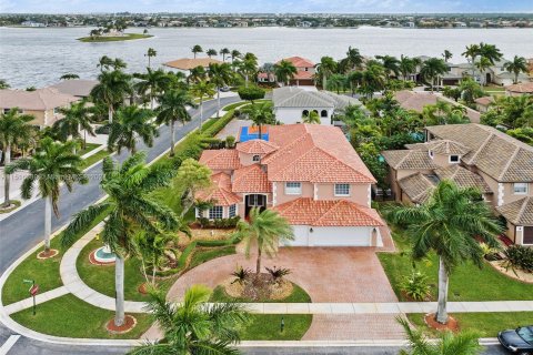 Villa ou maison à vendre à Miramar, Floride: 6 chambres, 349.87 m2 № 974492 - photo 1