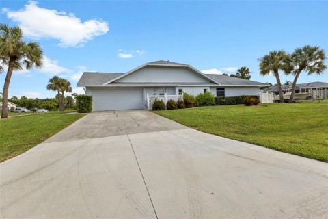 Villa ou maison à vendre à Port Charlotte, Floride: 3 chambres, 216.28 m2 № 1371127 - photo 6