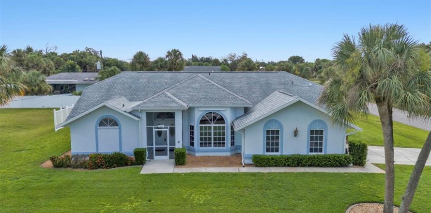 Villa ou maison à Port Charlotte, Floride 3 chambres, 216.28 m2 № 1371127