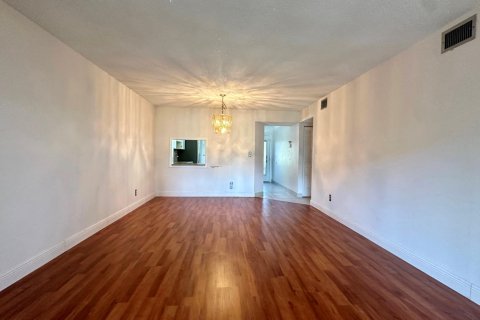 Condo in Tamarac, Florida, 2 bedrooms  № 1128014 - photo 29