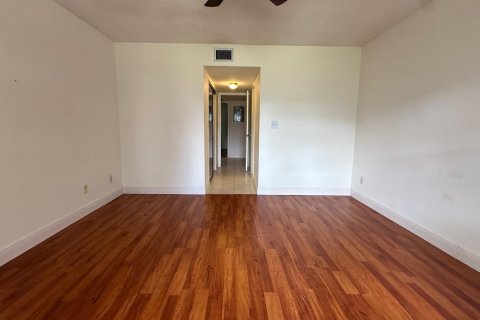 Condo in Tamarac, Florida, 2 bedrooms  № 1128014 - photo 22