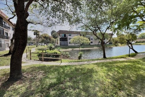 Copropriété à vendre à Tamarac, Floride: 2 chambres, 93.83 m2 № 1128014 - photo 13