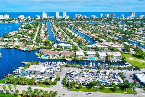 Condo in Pompano Beach, Florida, 1 bedroom  № 1128016 - photo 1