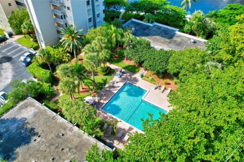 Condominio en venta en Pompano Beach, Florida, 1 dormitorio, 75.72 m2 № 1128016 - foto 28