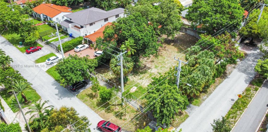 Terreno en Miami, Florida № 1351655