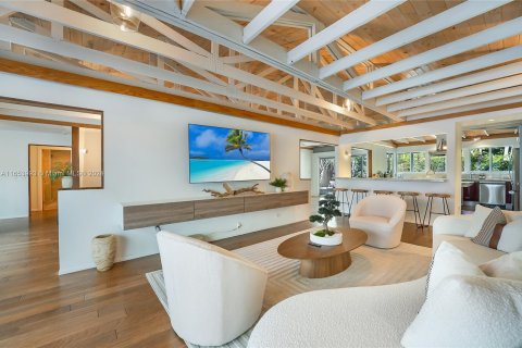 Villa ou maison à louer à Miami, Floride: 5 chambres, 386.38 m2 № 1351632 - photo 15