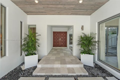 Villa ou maison à louer à Miami, Floride: 5 chambres, 386.38 m2 № 1351632 - photo 3