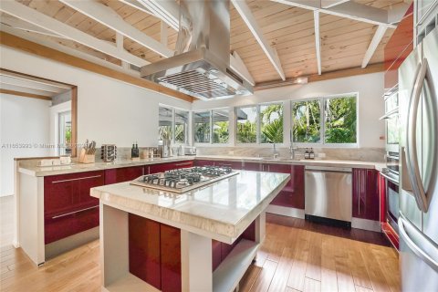 Casa en alquiler en Miami, Florida, 5 dormitorios, 386.38 m2 № 1351632 - foto 18