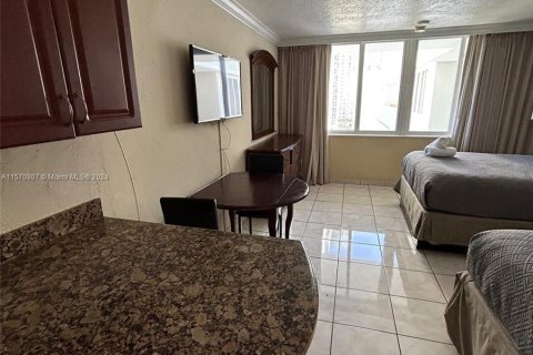 Hotel en venta en Sunny Isles Beach, Florida, 33.44 m2 № 1120914 - foto 6