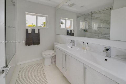 Casa en venta en Miami Shores, Florida, 3 dormitorios, 193.7 m2 № 1120953 - foto 27