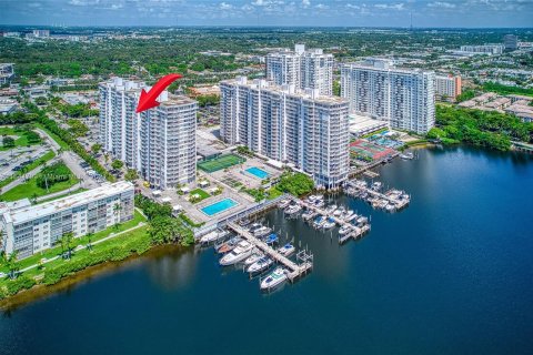 Condo in Aventura, Florida, 2 bedrooms  № 1327780 - photo 2