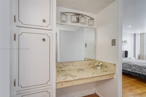 Condo in Aventura, Florida, 2 bedrooms  № 1327780 - photo 24