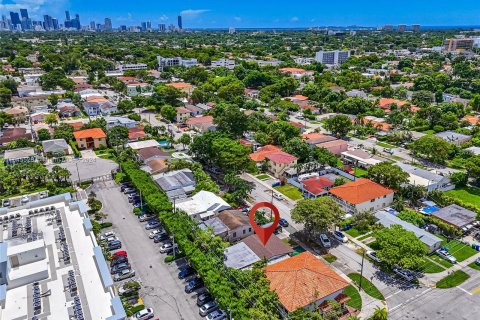 Commercial property in Miami, Florida 130.43 sq.m. № 1332659 - photo 7