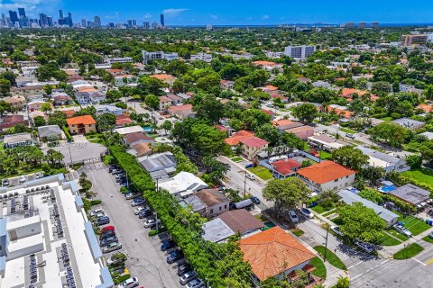 Commercial property in Miami, Florida 130.43 sq.m. № 1332659 - photo 8