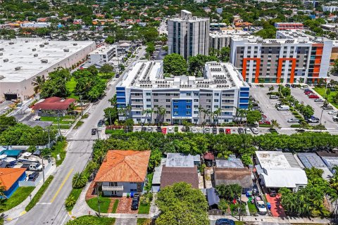 Commercial property in Miami, Florida 130.43 sq.m. № 1332659 - photo 2