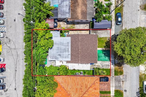 Commercial property in Miami, Florida 130.43 sq.m. № 1332659 - photo 13