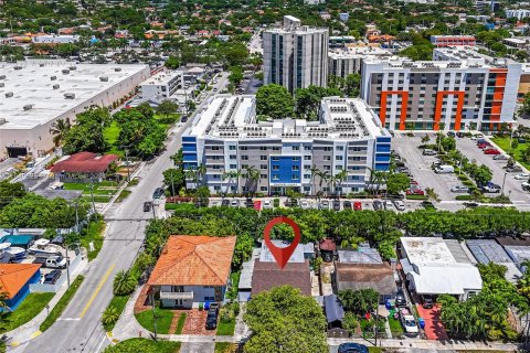 Commercial property in Miami, Florida 130.43 sq.m. № 1332659 - photo 1