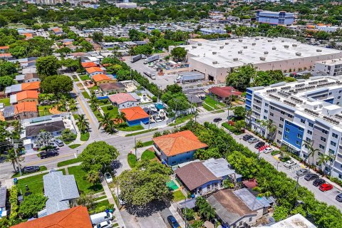 Commercial property in Miami, Florida 130.43 sq.m. № 1332659 - photo 4