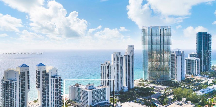 Estudio en el Condominio en Sunny Isles Beach, Florida  № 1332701