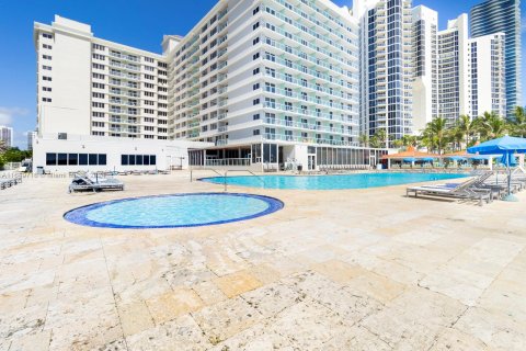 Copropriété à vendre à Sunny Isles Beach, Floride: 38.09 m2 № 1332701 - photo 29