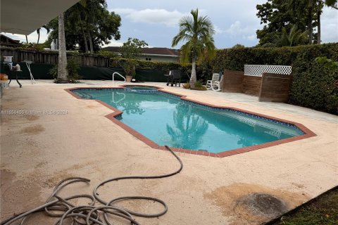 House in Miami, Florida 3 bedrooms, 149.76 sq.m. № 1332702 - photo 8