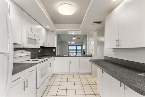 Copropriété à vendre à Orlando, Floride: 2 chambres, 98.94 m2 № 1302817 - photo 11