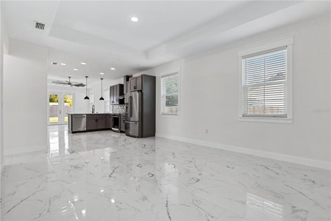 Villa ou maison à vendre à Tampa, Floride: 4 chambres, 147.62 m2 № 1388988 - photo 2