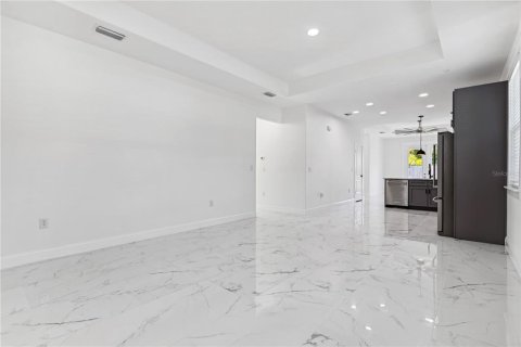 Villa ou maison à vendre à Tampa, Floride: 4 chambres, 147.62 m2 № 1388988 - photo 3