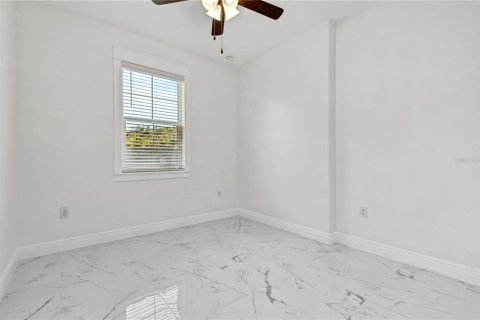 House in Tampa, Florida 4 bedrooms, 147.62 sq.m. № 1388988 - photo 21