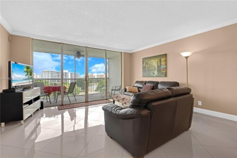 Copropriété à vendre à Pompano Beach, Floride: 3 chambres, 129.13 m2 № 1184549 - photo 11