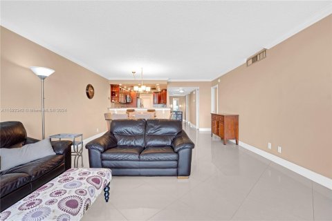 Copropriété à vendre à Pompano Beach, Floride: 3 chambres, 129.13 m2 № 1184549 - photo 12