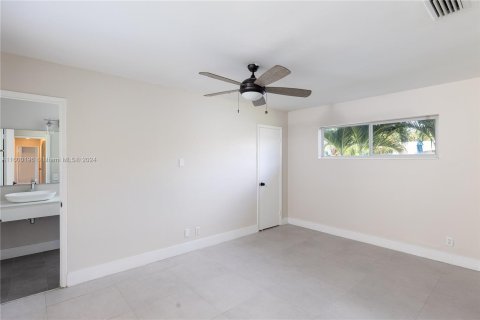 House in Lighthouse Point, Florida 3 bedrooms, 172.71 sq.m. № 1216846 - photo 18