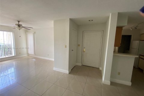 Condominio en venta en Coral Springs, Florida, 2 dormitorios, 91.04 m2 № 991296 - foto 3