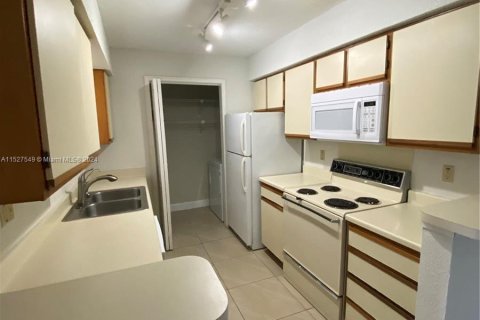Condominio en venta en Coral Springs, Florida, 2 dormitorios, 91.04 m2 № 991296 - foto 2