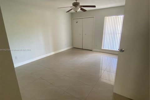Condominio en venta en Coral Springs, Florida, 2 dormitorios, 91.04 m2 № 991296 - foto 6