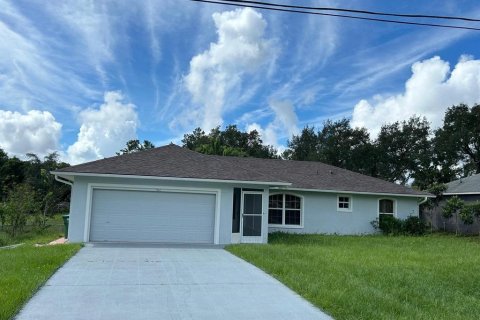 House in Deltona, Florida 3 bedrooms, 117.89 sq.m. № 1414913 - photo 1