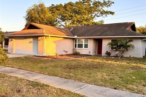 House in Port Richey, Florida 3 bedrooms, 128.21 sq.m. № 1309004 - photo 1