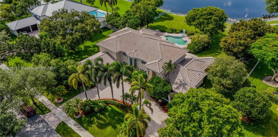 Villa ou maison à Davie, Floride 6 chambres, 547.29 m2 № 1324646