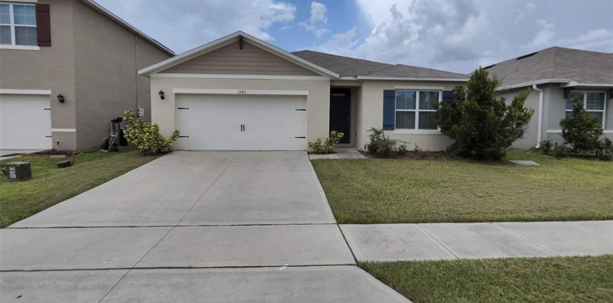 House in Davenport, Florida 4 bedrooms, 171.96 sq.m. № 1323942