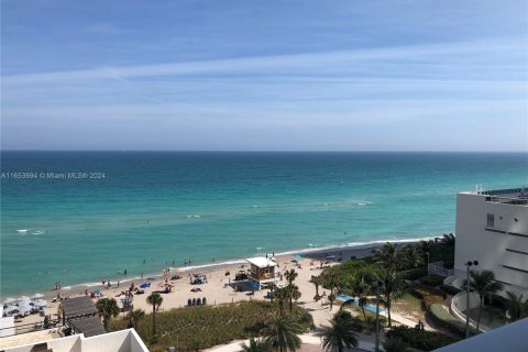 Condominio en venta en Hollywood, Florida, 1 dormitorio, 60.67 m2 № 1348237 - foto 18