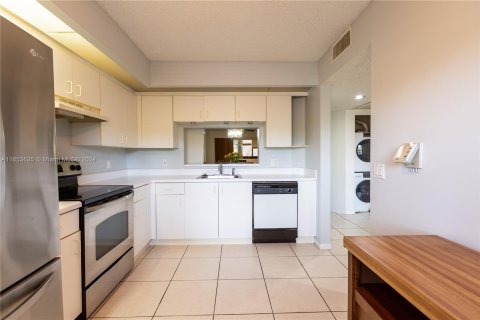 Condo in Pembroke Pines, Florida, 2 bedrooms  № 1348286 - photo 5