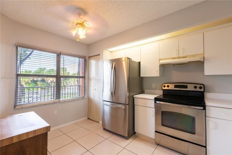 Condominio en venta en Pembroke Pines, Florida, 2 dormitorios, 112.13 m2 № 1348286 - foto 3