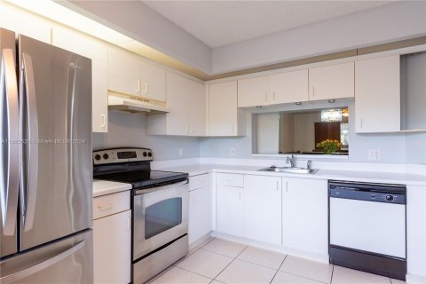 Condo in Pembroke Pines, Florida, 2 bedrooms  № 1348286 - photo 6