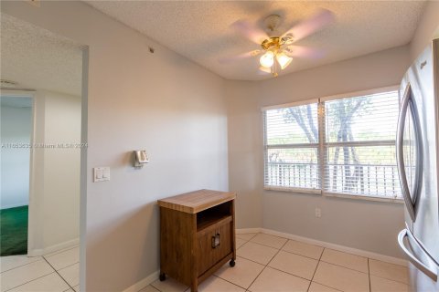 Condo in Pembroke Pines, Florida, 2 bedrooms  № 1348286 - photo 4