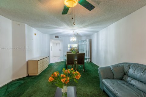 Condo in Pembroke Pines, Florida, 2 bedrooms  № 1348286 - photo 14