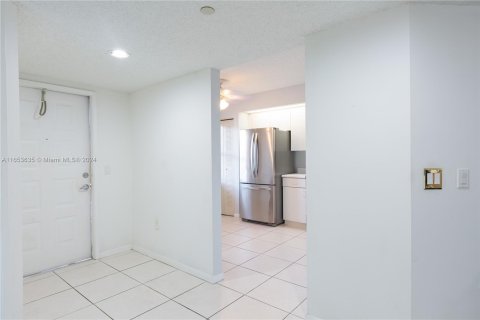 Condo in Pembroke Pines, Florida, 2 bedrooms  № 1348286 - photo 10